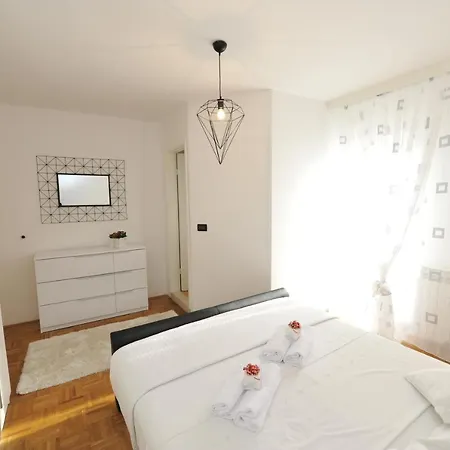 Apartman L&d Apartment *